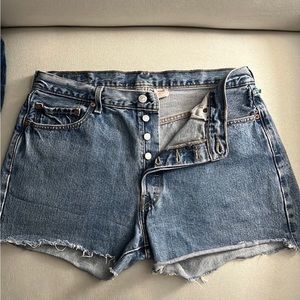 LEVI’S vintage 501 - 100% cotton - medium blue shorts